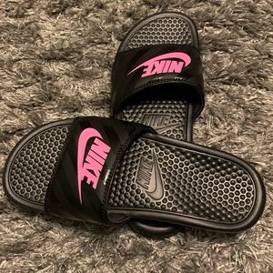 NWOT Nike slides